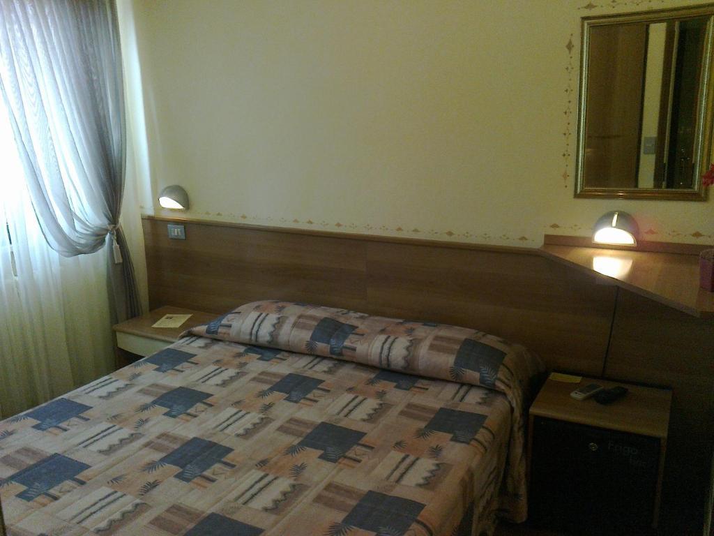 Hotel Belvedere Sirmione Phòng bức ảnh